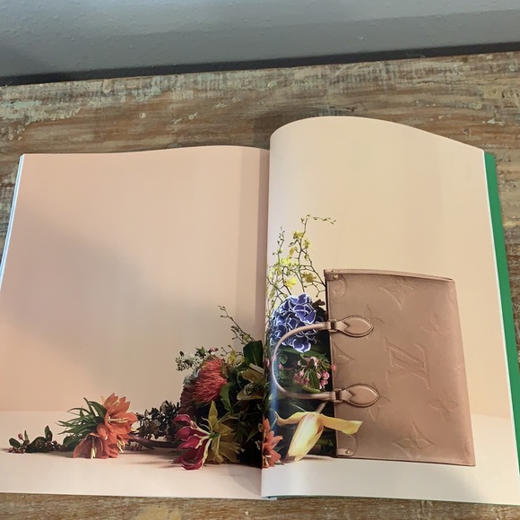 Louis Vuitton The Book #12 - Picture 8 of 10